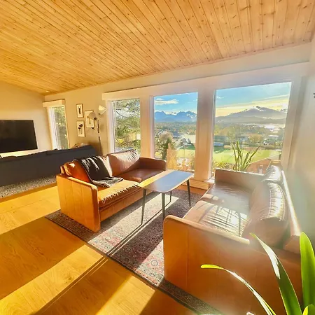 Hilltop Panorama View Retreat